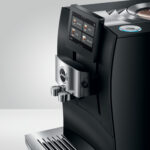 JURA Z10 Obsidian Black (EC) auf der Arbeitsfläche, Obsidian Black